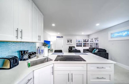 Coral Ridge Apartment | Coastal Unit .5 Miles to Beach!