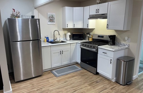 Freshwater House | Coastal Valley Hideout , 5 bedroom, 3 bath, 5 min to Cal Poly. Redwoods Hot Tub!