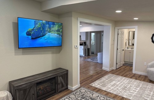 Freshwater House | Coastal Valley Hideout , 5 bedroom, 3 bath, 5 min to Cal Poly. Redwoods Hot Tub!