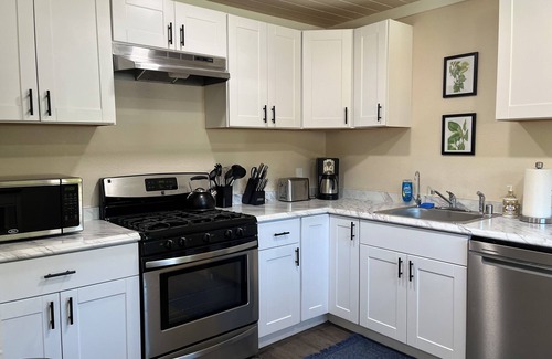 Freshwater House | Coastal Valley Hideout , 5 bedroom, 3 bath, 5 min to Cal Poly. Redwoods Hot Tub!