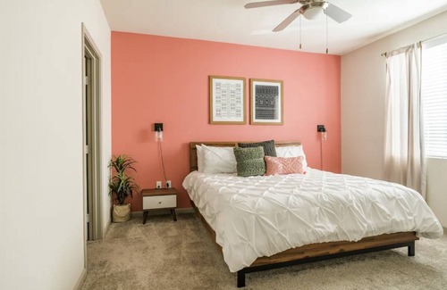Camarillo Apartment | Coastal vibes Ste☀2BR W/King Bd.WiFi.Pool. 25min-Beach