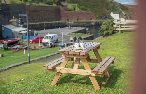 Porthgain Cottage | Coastal View, Holiday Cottage Porthgain, Sleeps 4, 2 bedrooms, bathrooms
