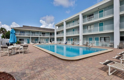 Cearra Del Ray Resort | Coastal Waters Studio 111 - Pool Side Studio