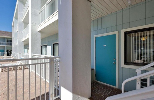 Cearra Del Ray Resort | Coastal Waters Studio 111 - Pool Side Studio