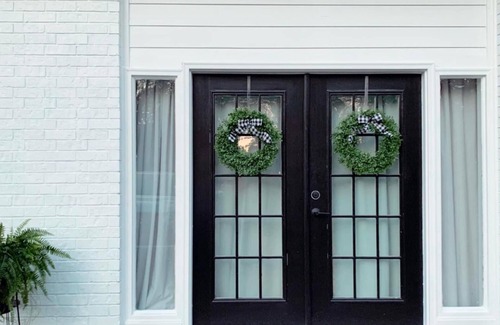 Isle of Hope Historic District House | Coastal White Cottage-Isle Of Hope in Savannah