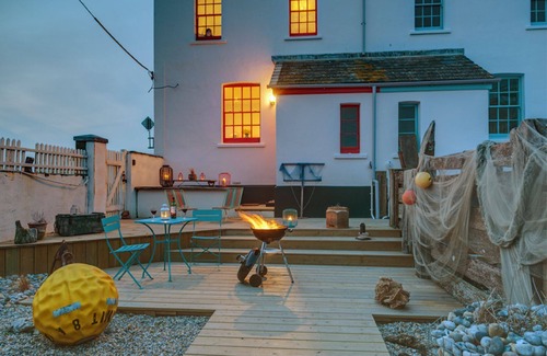Camber Cottage | Coastguards Lookout - a cottage that sleeps 4 guests in 2 bedrooms