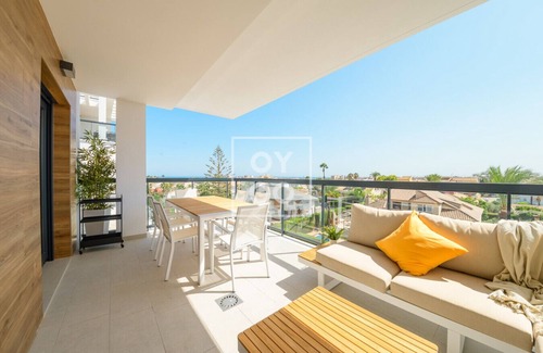Mil Palmeras Apartment | Cobalt Canvas Residence, Luxury Seaview Flat, by OYOOSTAYS