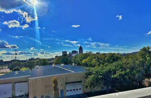 Downtown Des Moines Apartment | Cobalt Cove your home away from home