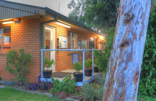 Cobar House | Cobar Caravan Park