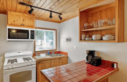 Cobb House | Cobb Mountain Nature Escape cabin