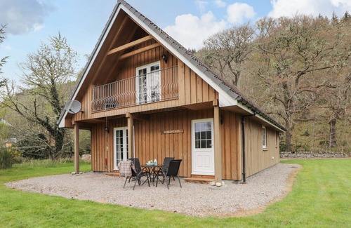 Strathpeffer Cabin | COBBLE STONES, family friendly, with a garden in Strathpeffer