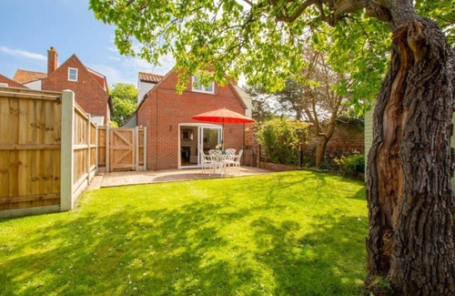 Wells-next-the-Sea House | Cobblers Cottage, Beautiful, Fun, Vibrant Coastal Cottage. Two Double Bedrooms