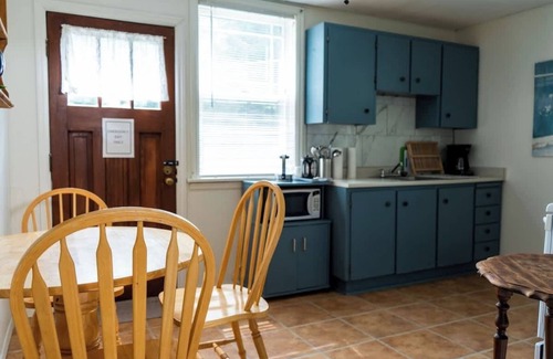 Tay Valley Cabin | Cobblestone 2-Bedroom Cottage #2 "Graham"
