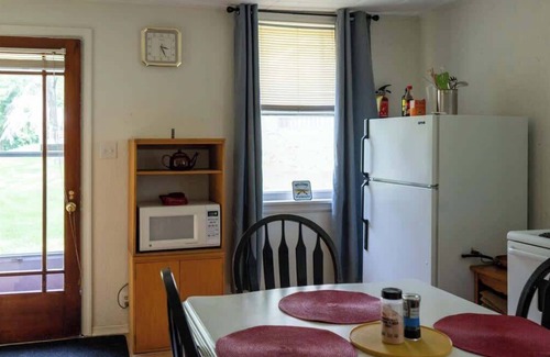 Tay Valley Cabin | Cobblestone 2-Bedroom Cottage #3 "Adams"