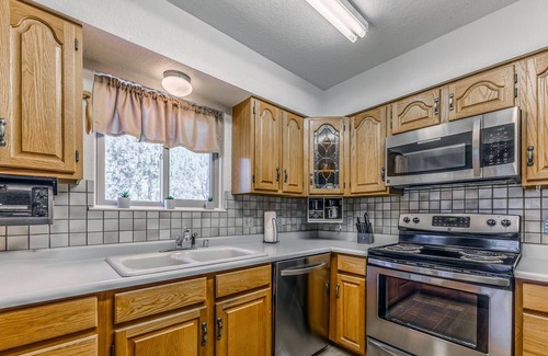 Ruidoso House | Cobblestone Cottage: adventure, serenity, and comfort all in one!