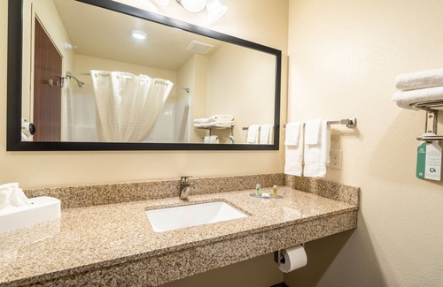 Newport Hotel | Cobblestone Hotel & Suites - Newport