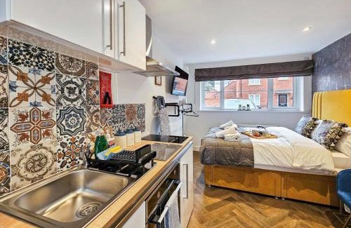 Cheltenham Apartment | Cobblestone Studio by Fortuna Property