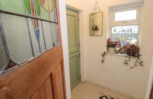 Newton House | Cobwebs Corner