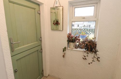 Newton House | Cobwebs Corner
