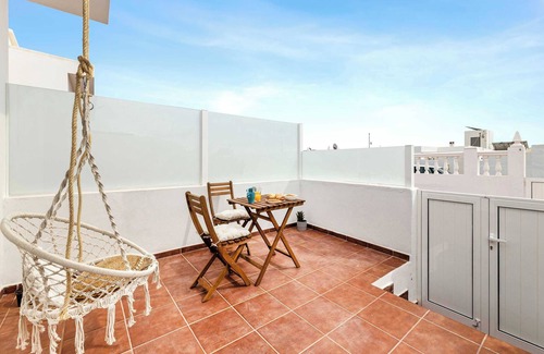 Los Cocoteros Apartment | Coco Breeze · Terrace & Swing