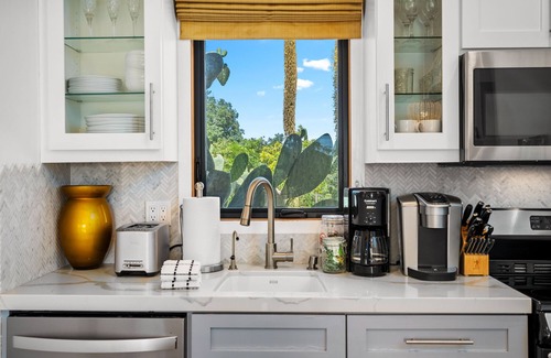 Paso Robles House | Cocavin Carriage House-Exquisite Ambiance and Comfort in Vineyard Setting