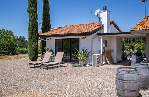 Paso Robles House | Cocavin Carriage House-Exquisite Ambiance and Comfort in Vineyard Setting
