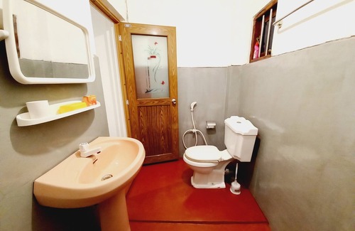 Nalagasdeniya Villa | Coco Garden Villas Hikkaduwa - 2 bedrooms, 2 attached bath room, kitchen, living