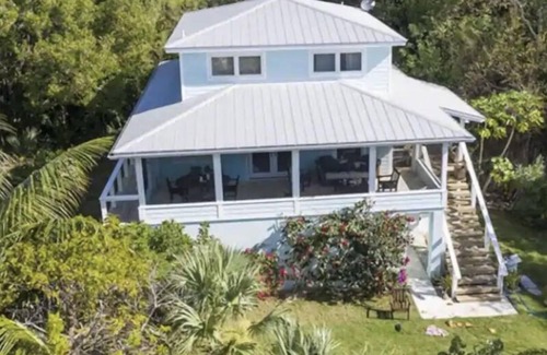 Green Turtle Cay Villa | Coco Hideaway, Coco Bay, Green Turtle Cay,Generator & steps to beach-sleeps 4-6.