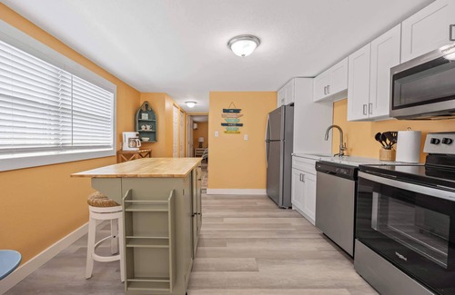 Port Canaveral Apartment | Cocoa Beach Hideaway – 1BR, Walk to the Sand