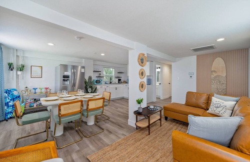 Cocoa House | Cocoa Hideaway w/Air Hockey + Darts + Beach Gear