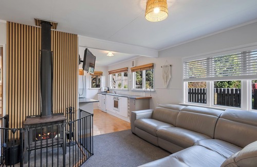 Waitarere Beach House | CocoLoco - Waitarere Beach Holiday Home