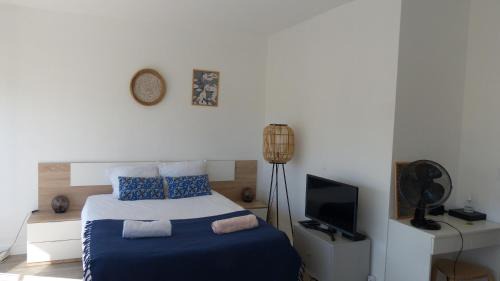 Antony Apartment | Cocon d EMERAUDE et de SAPHIRE à Antony