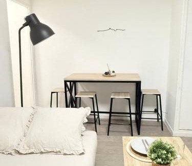 Prefecture Apartment | Cocon Marseillais, Centre-Ville, Vieux-Port - Rue Paradis, Rénové, Climatisé, 2pers