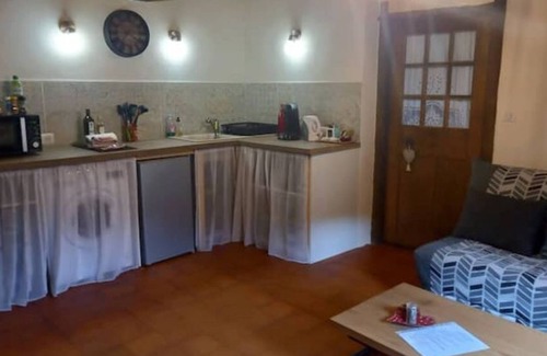 Labastide-sur-Besorgues House | Cocon Pour 2 Avec Jacuzzi, Sauna en Ardèche Verte