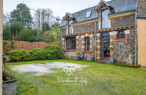 Flore House | Cocon Urbain au coeur du Mans - Parking & Jardin - L'Instant Clef