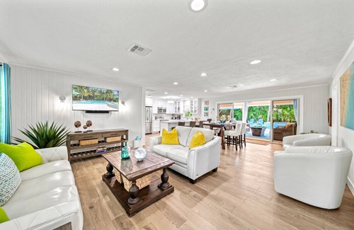 Saint Armands Key House | Coconut Cottage | Home on Lido Key w/Private Heated Pool/Spa, Walk to Lido Beach & St. Armands!