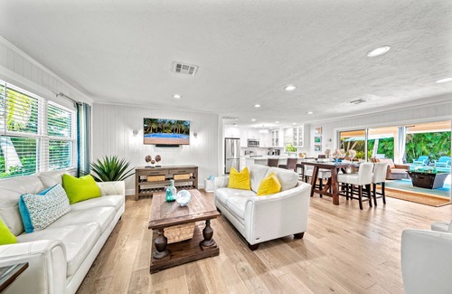 Saint Armands Key House | Coconut Cottage | Home on Lido Key w/Private Heated Pool/Spa, Walk to Lido Beach & St. Armands!