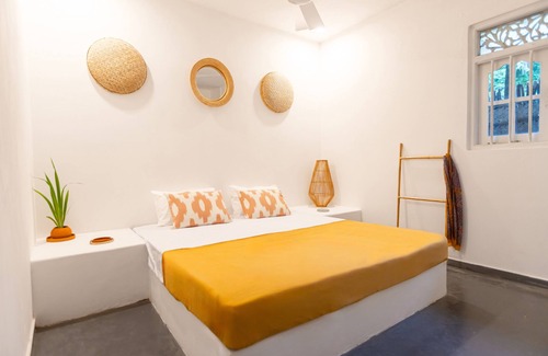 Dickwella Villa | Coconut Cottage is a modern 2 bedroom villa, 150m away from Hiriketiya beach.