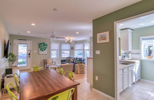 North End Condo | Coconut Cove: ACROSS from beach + boardwalk + parking w/Full Linen Service!