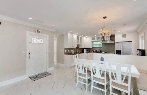 Lauderdale-by-the-Sea House | Coconut Oasis Across from the Beach - Luxury 3-bedroom Chef's Kitchen & Privacy.