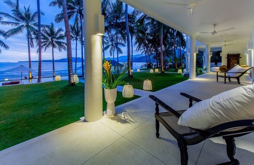 Candi Dasa Villa | Coconut Palms and Endless Blue Skies!