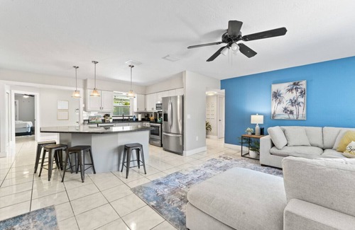 Pinellas Park House | Coconut Retreat | 5BR Pool Home