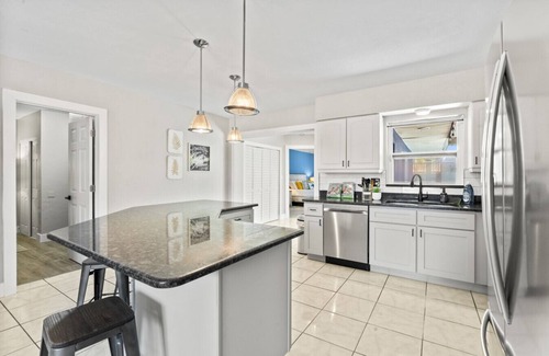Pinellas Park House | Coconut Retreat | 5BR Pool Home