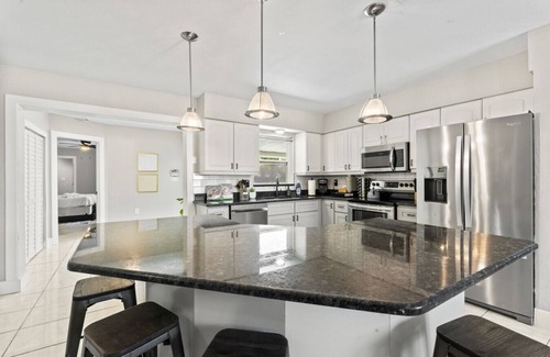 Pinellas Park House | Coconut Retreat | 5BR Pool Home