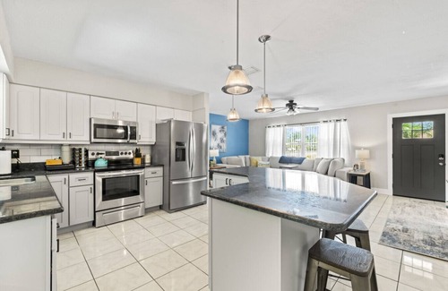 Pinellas Park House | Coconut Retreat | 5BR Pool Home