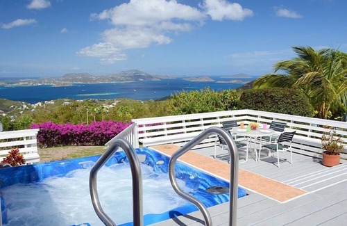 Gift Hill Villa | Coconuts: Indoor/Outdoor Living, Spa, Heated Pool & Privacy!