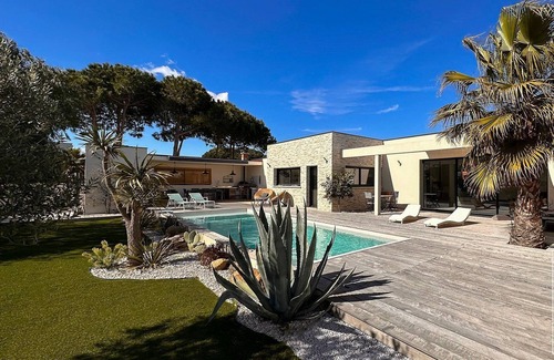 Le Grau-dʼAgde Villa | Cocoon architect-designed villa, 200m walk to beach+pool, table tennis, table soccer