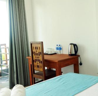 Midigama East Hotel | Cocos