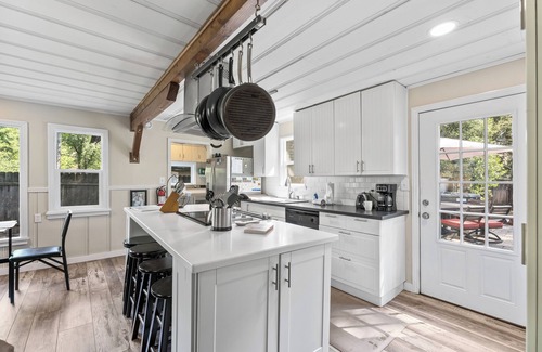 Lake Forest Cabin | Cody Bear Cabin | Pet Friendly w/Hot Tub & Yard!