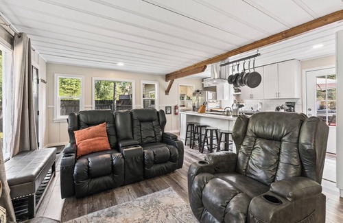 Lake Forest Cabin | Cody Bear Cabin | Pet Friendly w/Hot Tub & Yard!